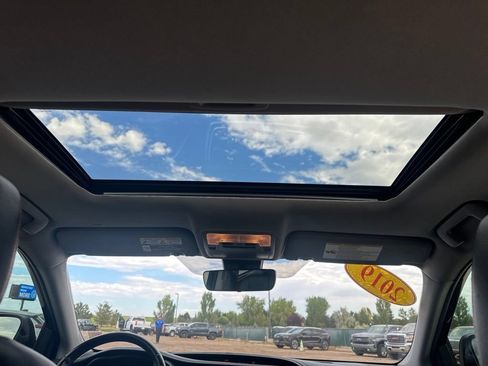 Used 2019 Toyota Highlander SE AWD/4WD image 29
