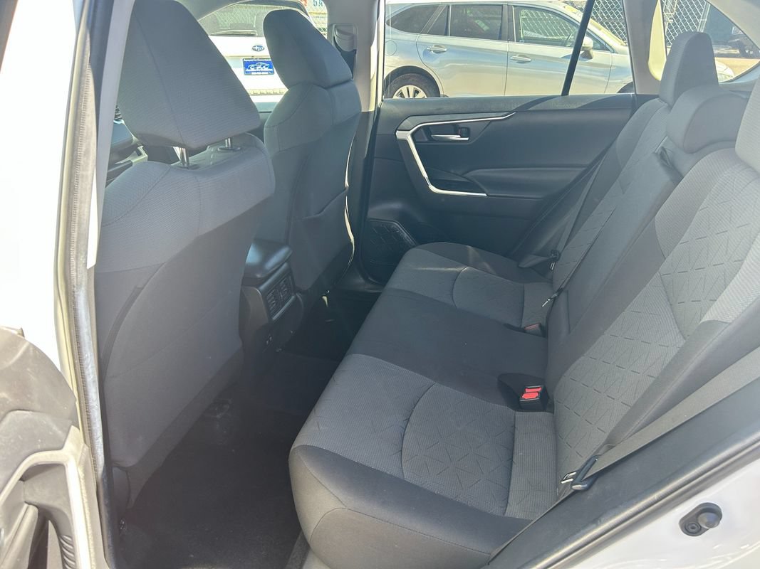 Used 2020 Toyota RAV4 XLE AWD/4WD image 17