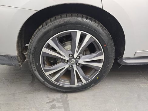 Used 2020 Nissan Pathfinder Platinum FWD image 20