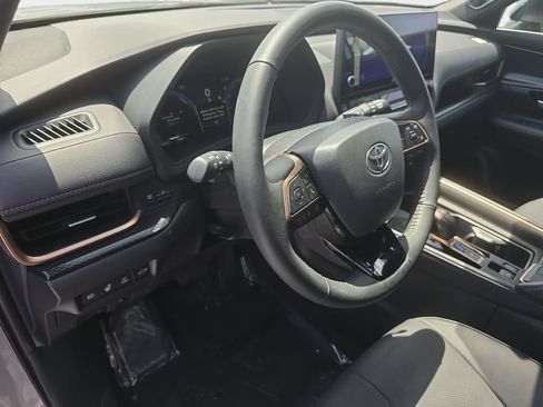 Used 2025 Toyota Grand Highlander AWD Hybrid image 28