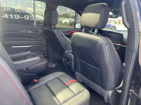 Used 2024 Chevrolet Traverse RS AWD/4WD image 17