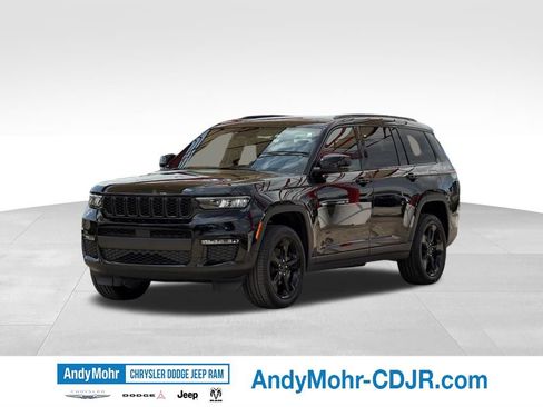 Used 2025 Jeep Grand Cherokee L Limited w/ Black Appearance Package AWD/4WD image 3