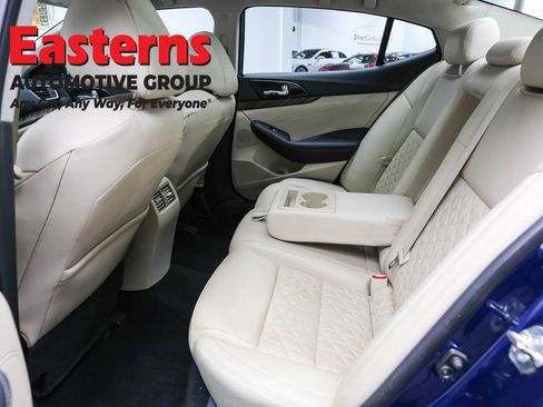 Used 2016 Nissan Maxima Platinum w/ Interior Lighting Package FWD image 25