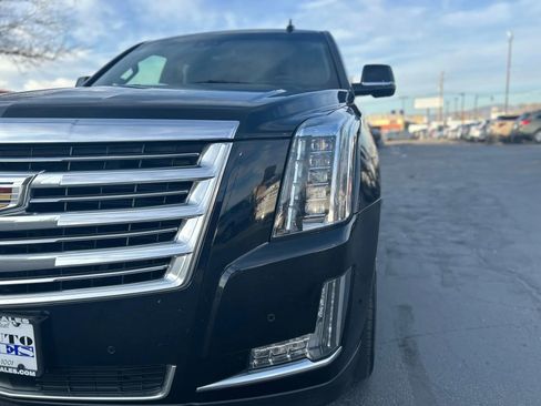 Used 2019 Cadillac Escalade ESV Platinum image 12