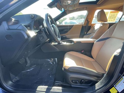 Used 2025 Lexus ES 350 w/ Premium Package FWD image 16