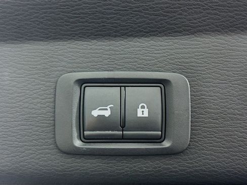 Used 2024 Mitsubishi Outlander SE image 32