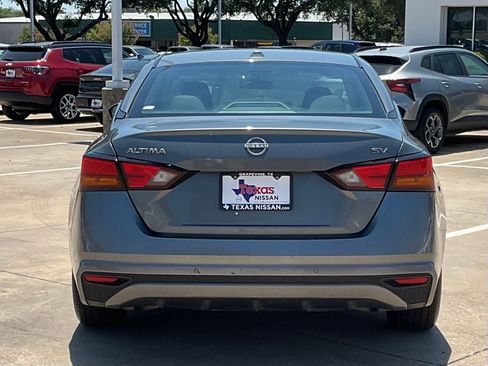 Used 2024 Nissan Altima 2.5 SV FWD image 5