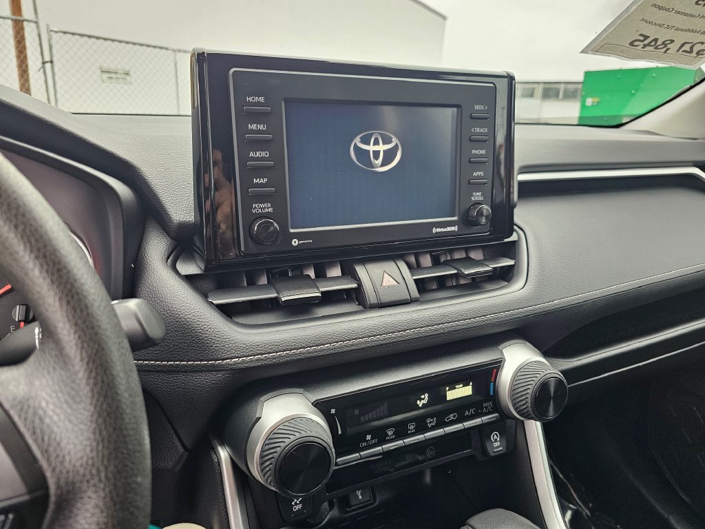 Certified 2021 Toyota RAV4 LE AWD/4WD image 24