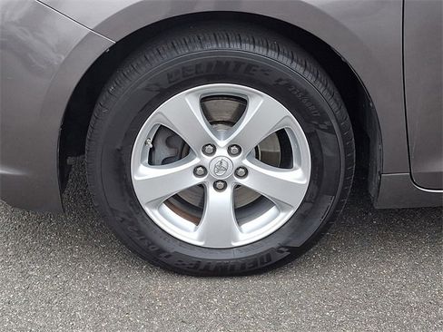 Used 2017 Toyota Sienna LE image 8