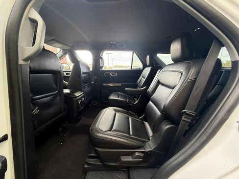 Used 2021 Ford Explorer XLT w/ Equipment Group 202A AWD/4WD image 10