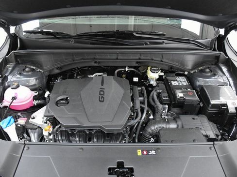 Certified 2024 Kia Sorento LX image 4