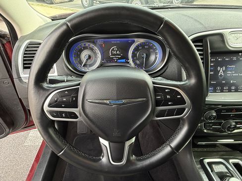 Used 2018 Chrysler 300 Touring w/ Sport Appearance Package image 21