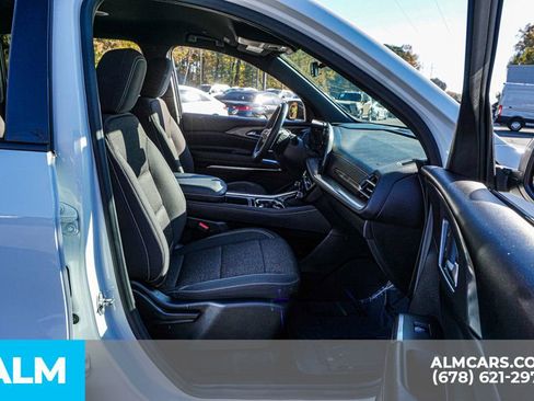 Used 2024 Chevrolet Traverse LT image 25