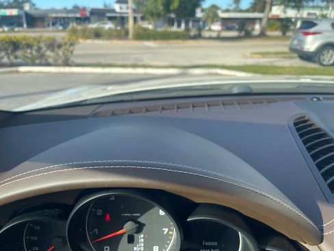 Used 2018 Porsche Cayenne Platinum Edition image 14