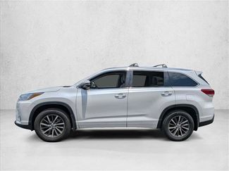 Used 2018 Toyota Highlander XLE AWD/4WD video 3