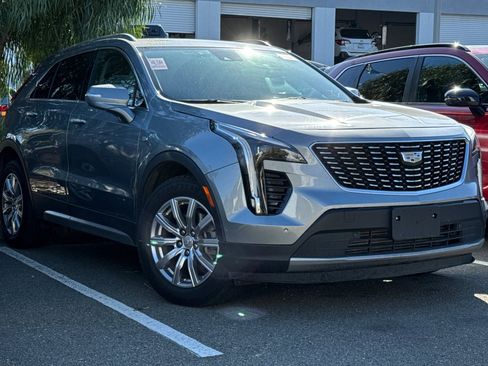 Used 2023 Cadillac XT4 Premium Luxury image 2