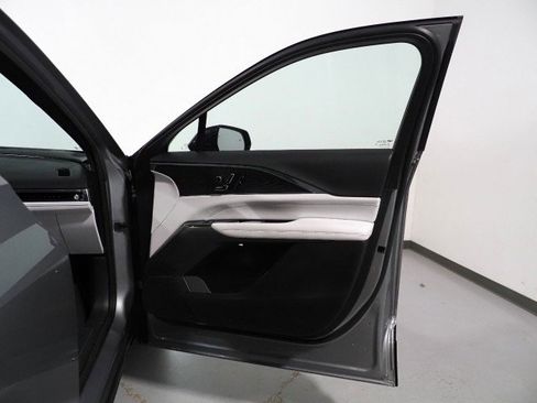 Used 2024 Cadillac Lyriq Luxury image 64