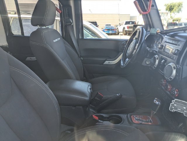 Used 2017 Jeep Wrangler Unlimited Rubicon w/ Connectivity Group AWD/4WD image 7