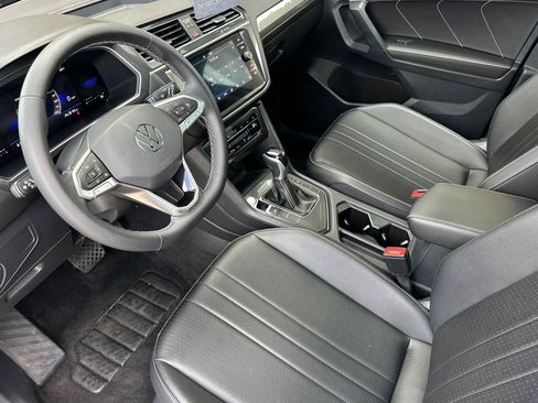 Used 2023 Volkswagen Tiguan SE w/ Panoramic Sunroof Package FWD image 10