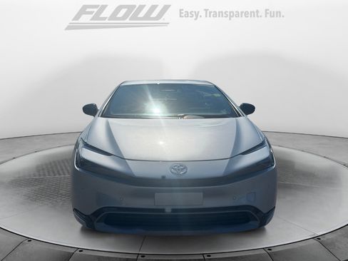 Used 2025 Toyota Prius XLE FWD image 2