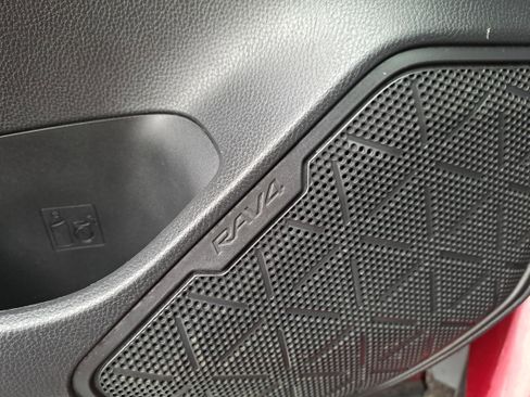 Certified 2020 Toyota RAV4 LE image 30