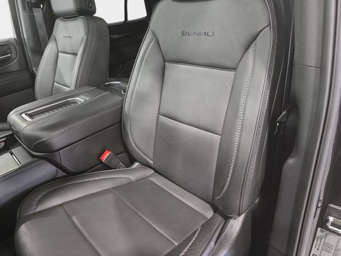 Used 2024 GMC Yukon Denali RWD image 25
