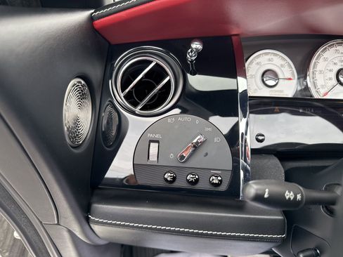 Used 2018 Rolls-Royce Dawn image 41