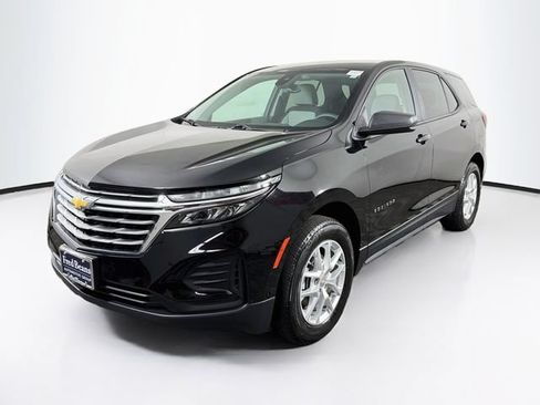 Used 2023 Chevrolet Equinox LS w/ LS Convenience Package AWD/4WD image 3