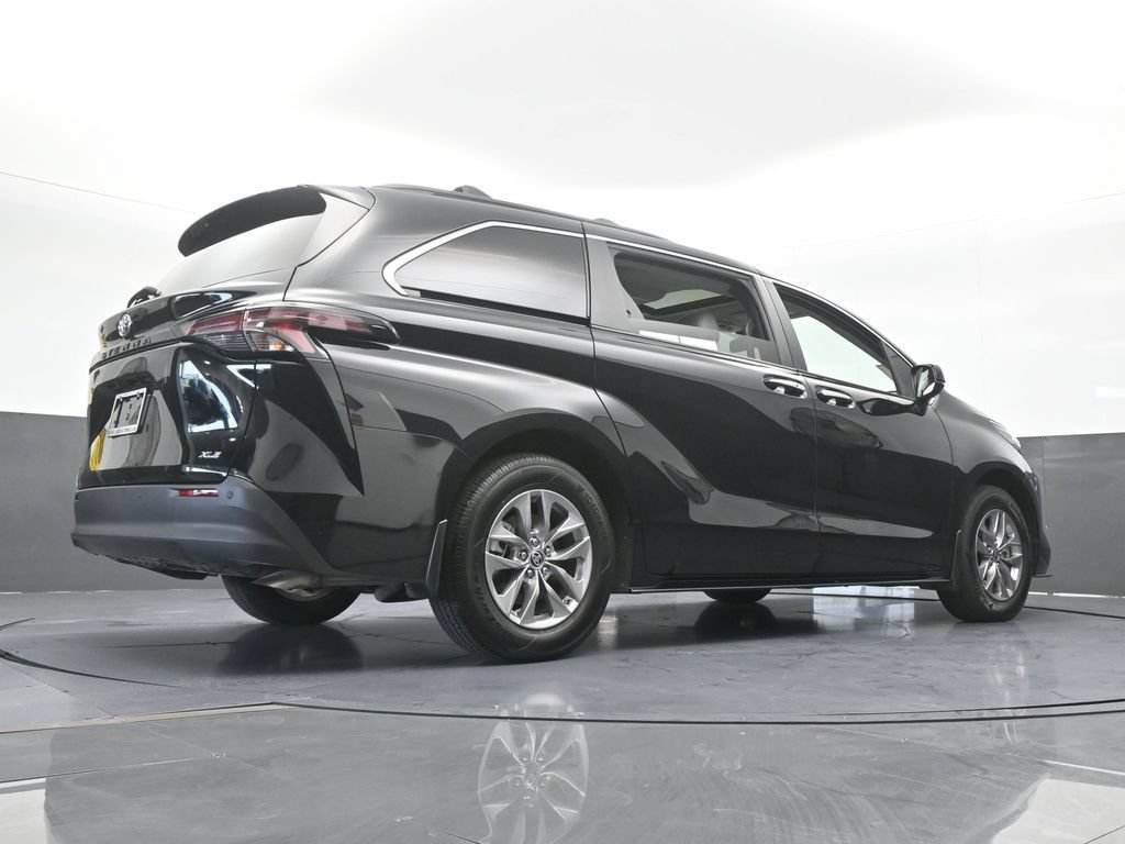 Used 2025 Toyota Sienna XLE w/ XLE Plus Package FWD image 64