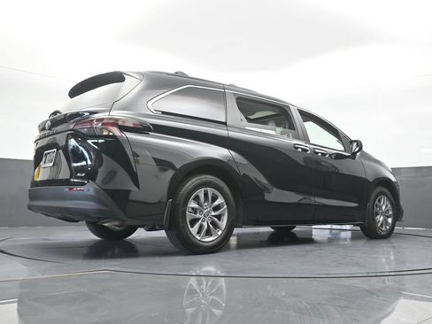 Used 2025 Toyota Sienna XLE w/ XLE Plus Package FWD image 64