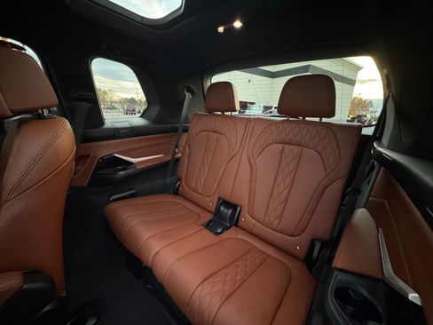 Used 2022 BMW X7 M50i image 76