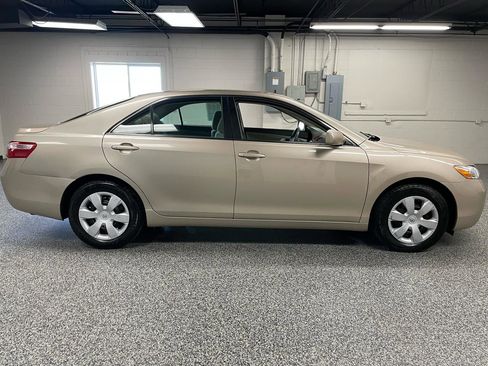 Used 2009 Toyota Camry LE FWD image 4