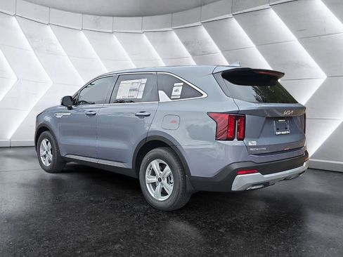 New 2025 Kia Sorento LX FWD image 3