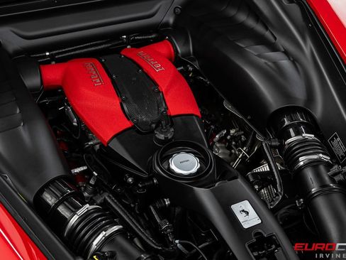 Used 2021 Ferrari F8 Tributo RWD image 21