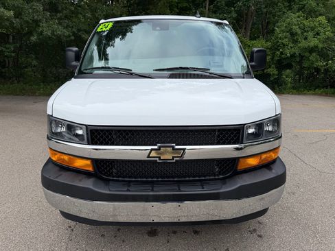 Used 2024 Chevrolet Express 3500 LT w/ LT Preferred Equipment Group RWD image 5