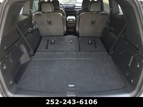 Used 2025 Buick Enclave Preferred image 35