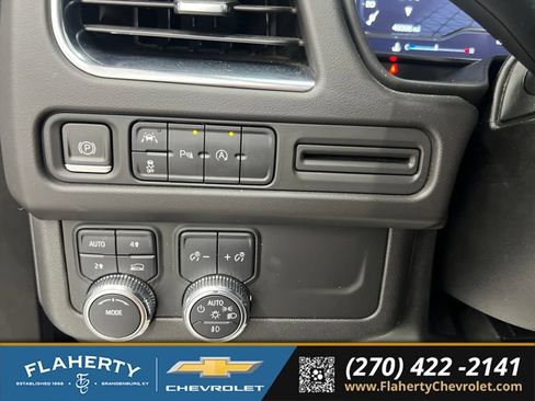Used 2023 GMC Yukon XL SLT AWD/4WD image 25