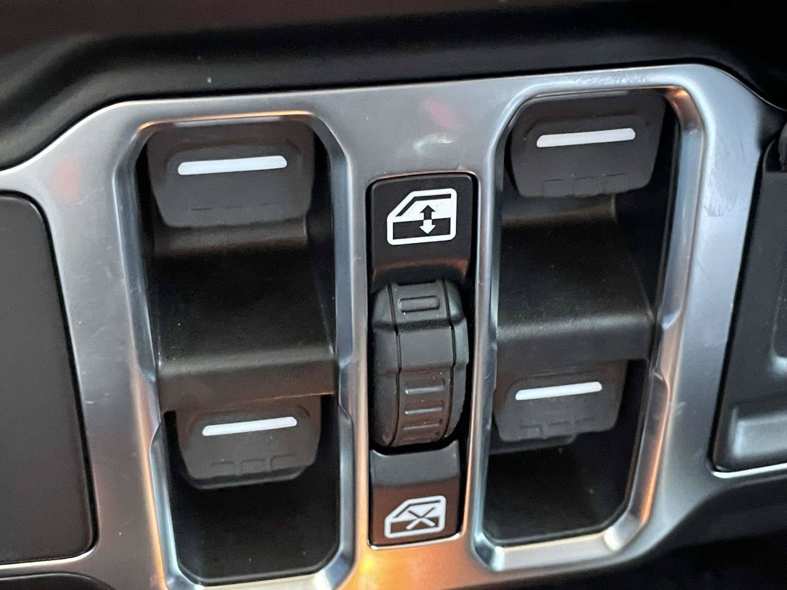 Certified 2026 Jeep Gladiator Sport AWD/4WD image 16