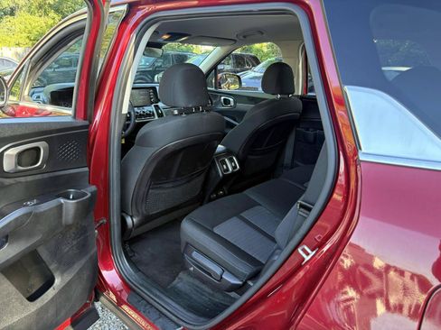 Certified 2022 Kia Sorento LX AWD/4WD image 27