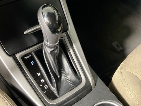 Used 2015 Hyundai Elantra SE w/ Option Group 02 FWD image 24