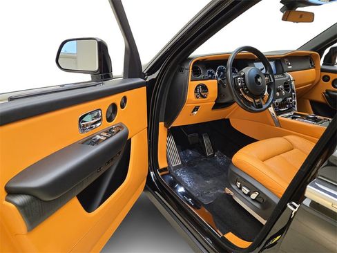 Certified 2022 Rolls-Royce Cullinan w/ Dark Exterior Package image 16