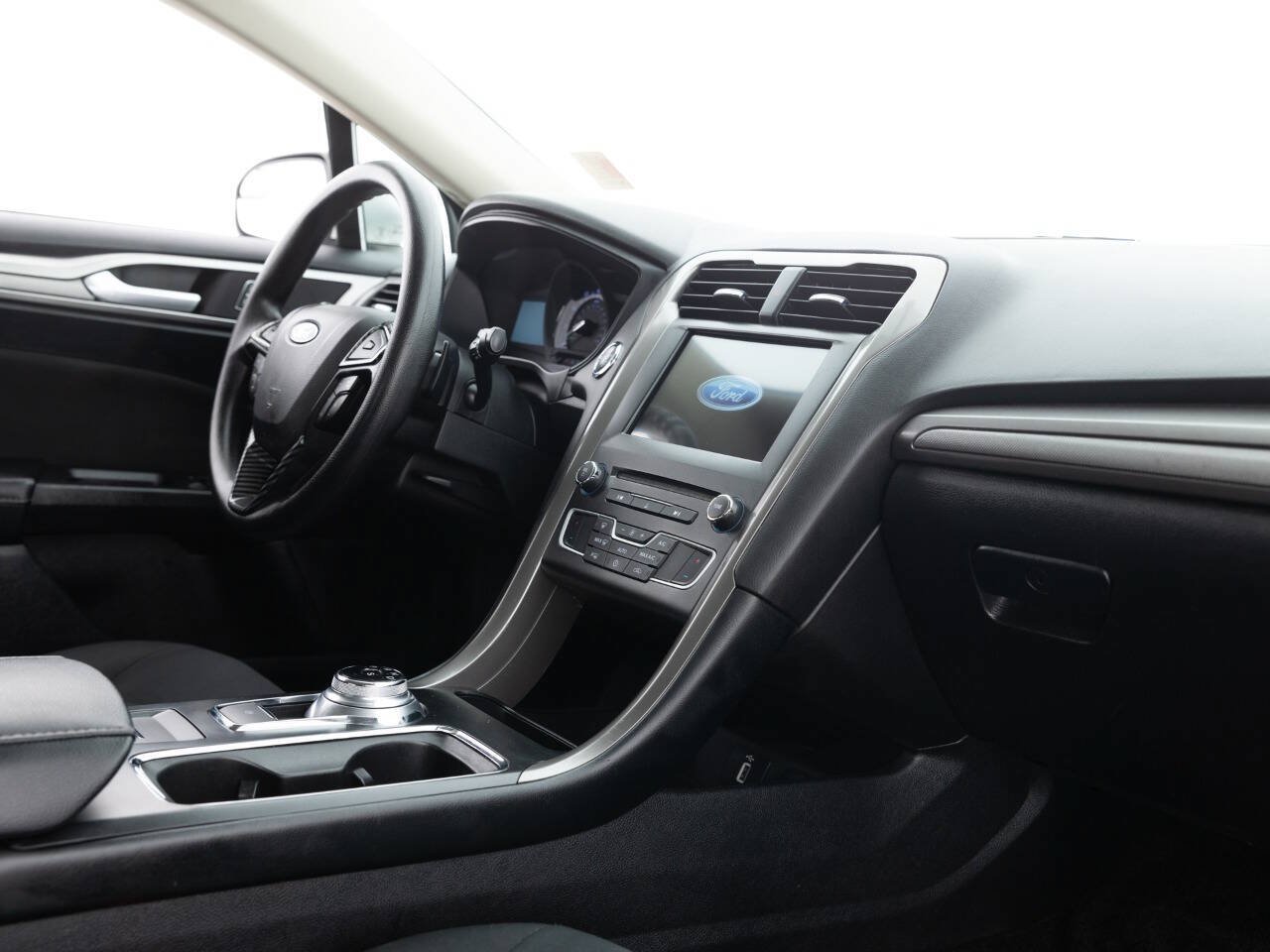 Used 2018 Ford Fusion SE w/ Fusion SE Technology Package FWD image 27