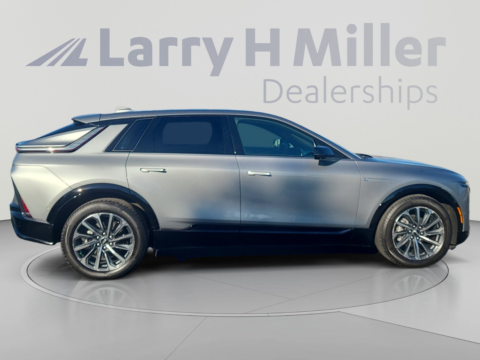 Used 2025 Cadillac Lyriq Sport AWD/4WD image 6