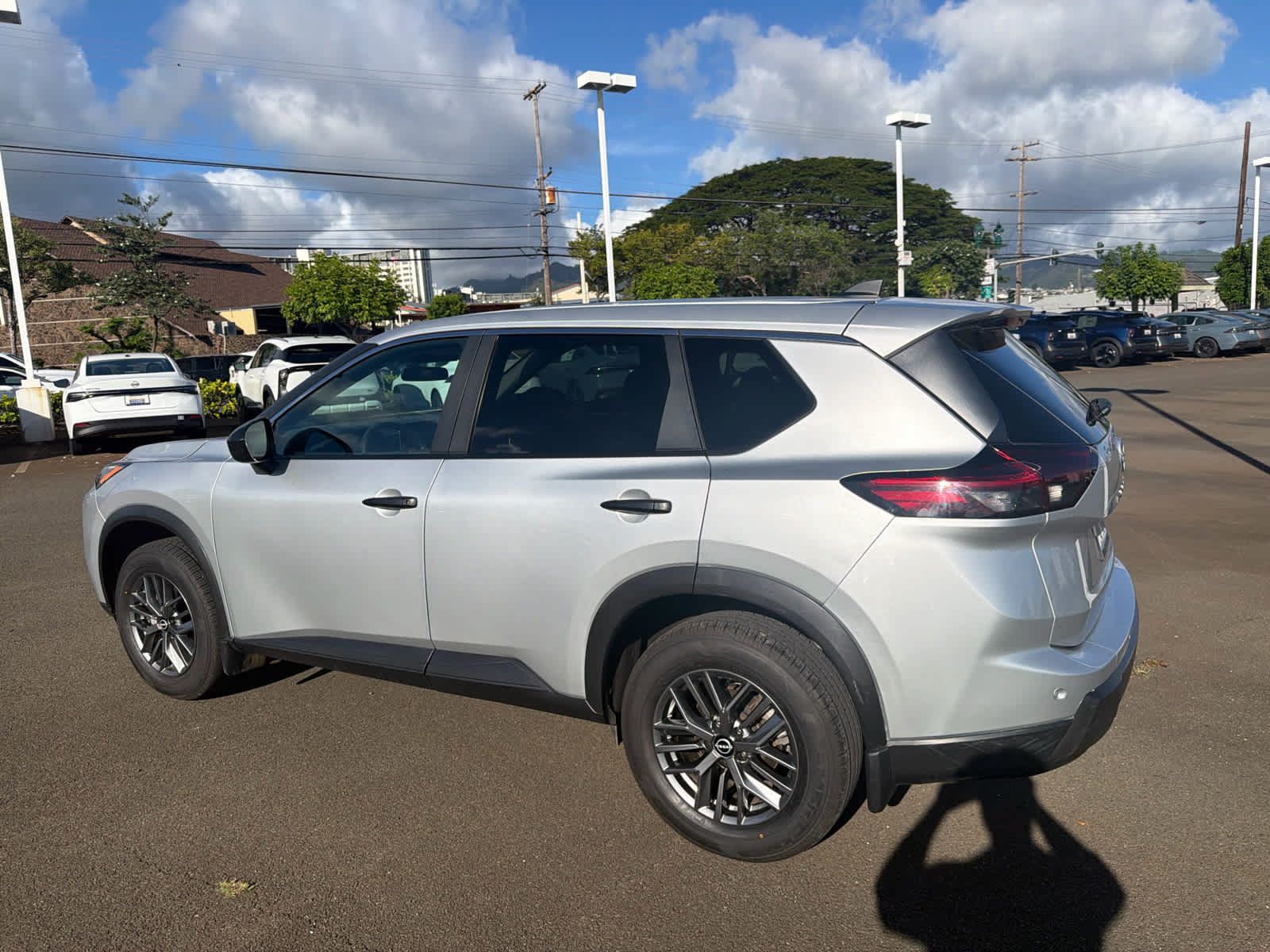 Used 2024 Nissan Rogue S FWD image 4