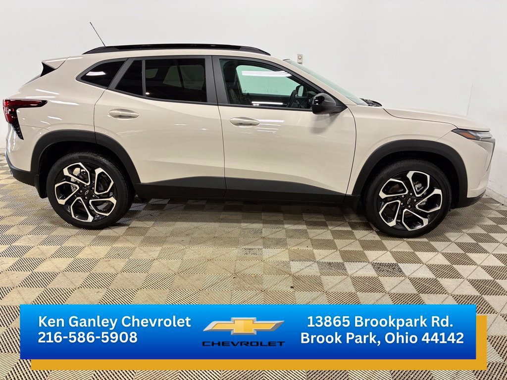 Certified 2026 Chevrolet Trax RS FWD image 4