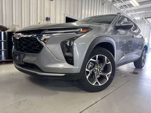 New 2026 Chevrolet Trax LT w/ Driver Confidence Package FWD image 27