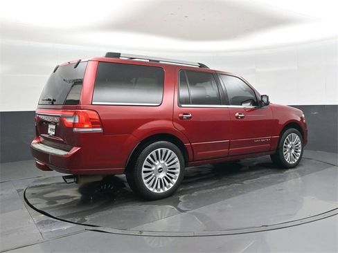 Used 2017 Lincoln Navigator Select image 4