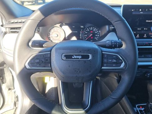 Used 2025 Jeep Compass Limited AWD/4WD image 3