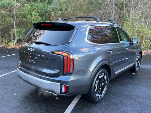 Used 2023 Kia Telluride EX w/ EX Captain's Chair Package image 5