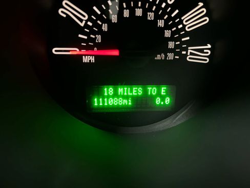 Used 2005 Ford Mustang Deluxe image 22